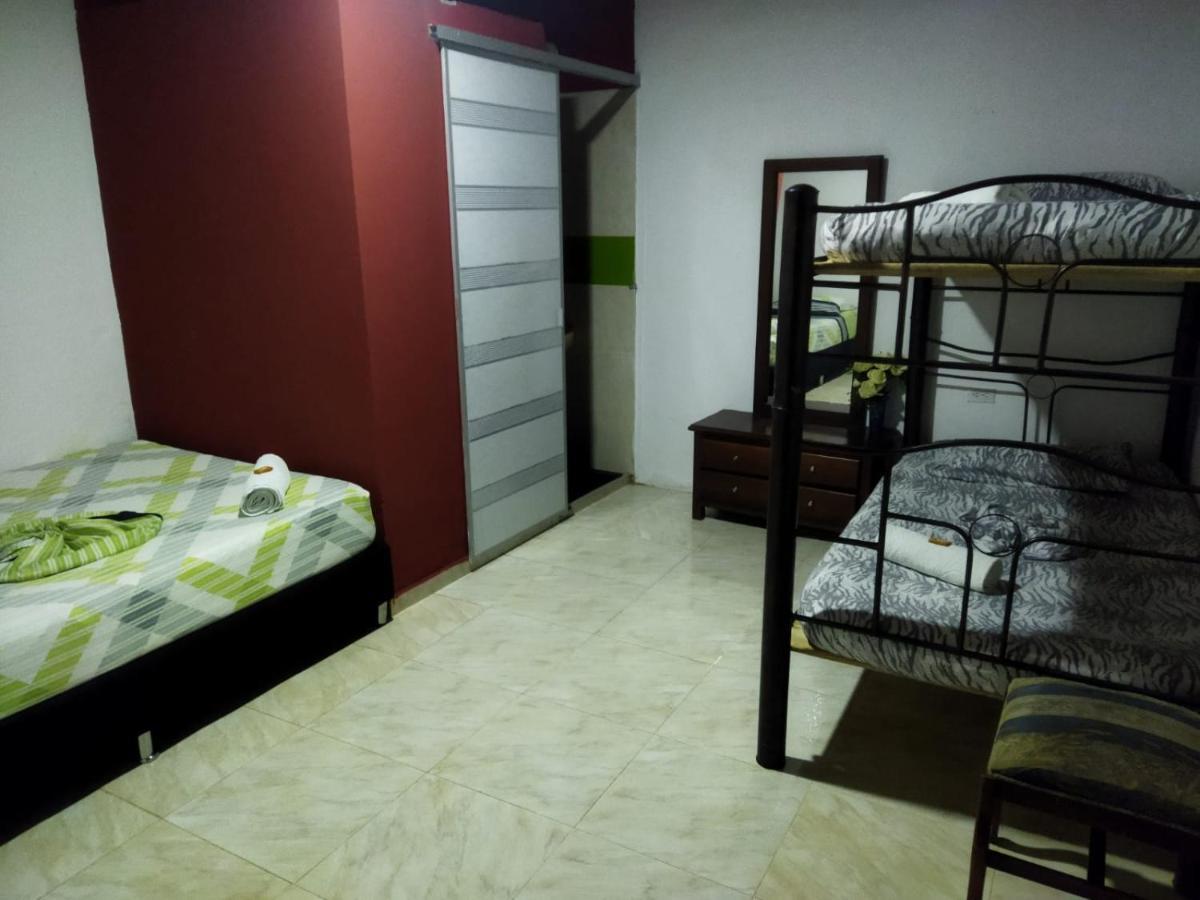 Hostal Sarita Villavieja Ngoại thất bức ảnh