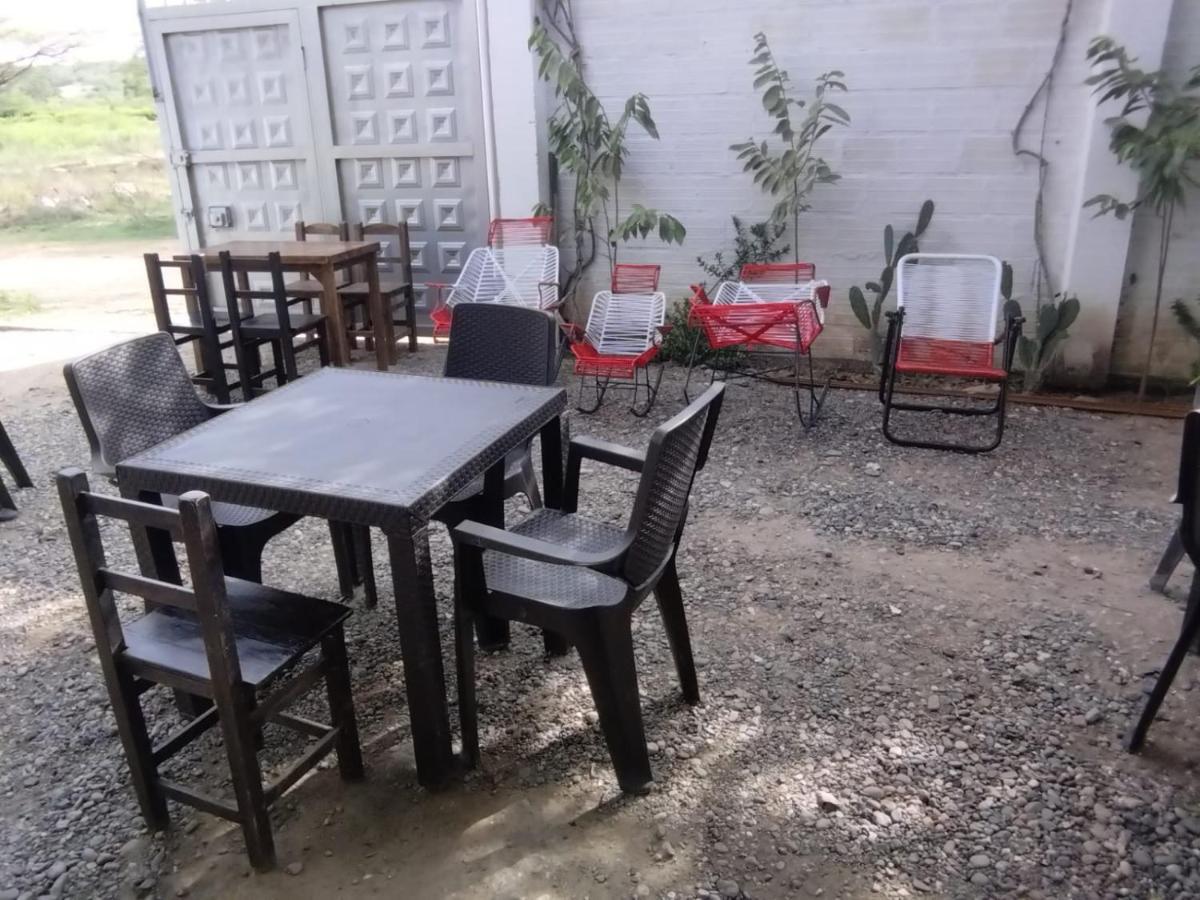 Hostal Sarita Villavieja Ngoại thất bức ảnh